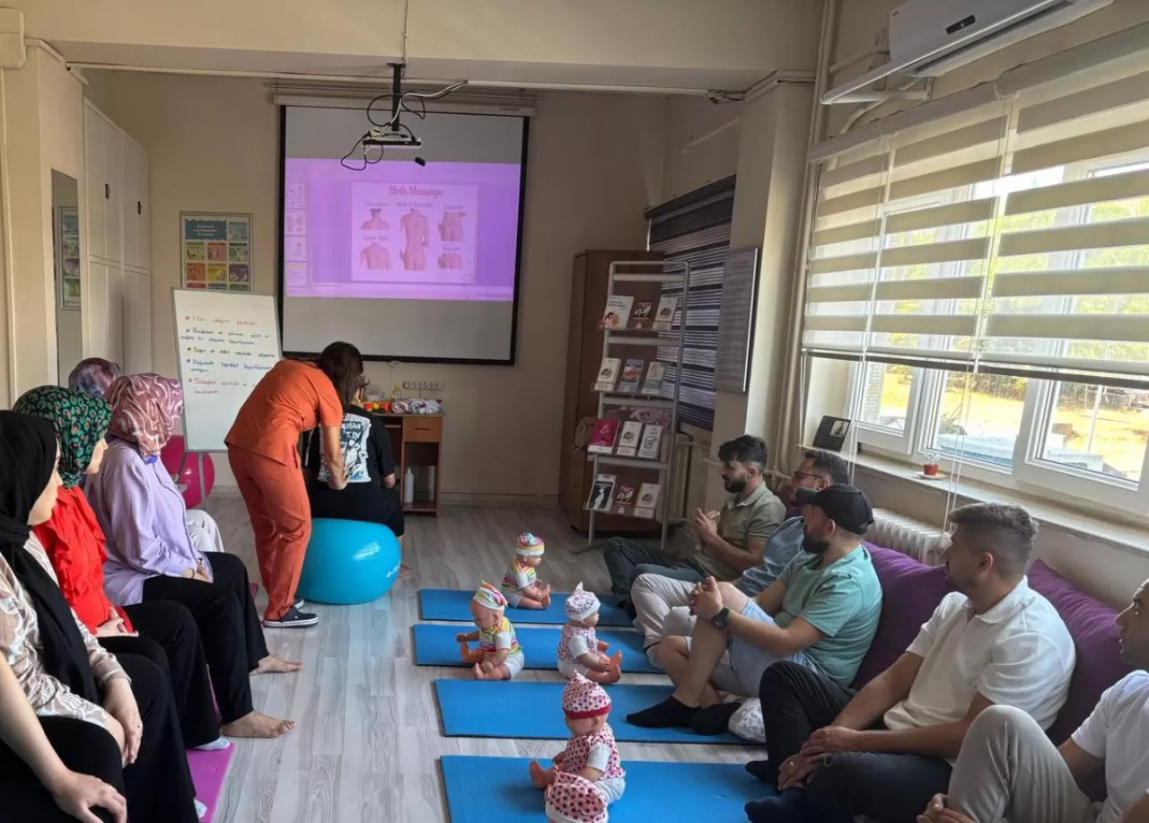 Bartın Devlet Hastanesi'nde Baba Adaylarına Yönelik Eşli Doğum Eğitimleri Başladı