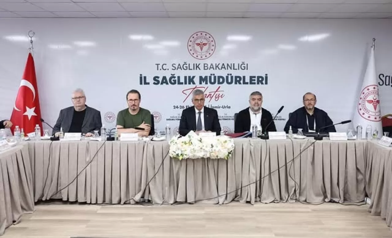 Sağlık Bakanlığı İl Müdürleri İzmir'de Bir Araya Geldi: Yatırımlar ve Projeler Masaya Yatırıldı
