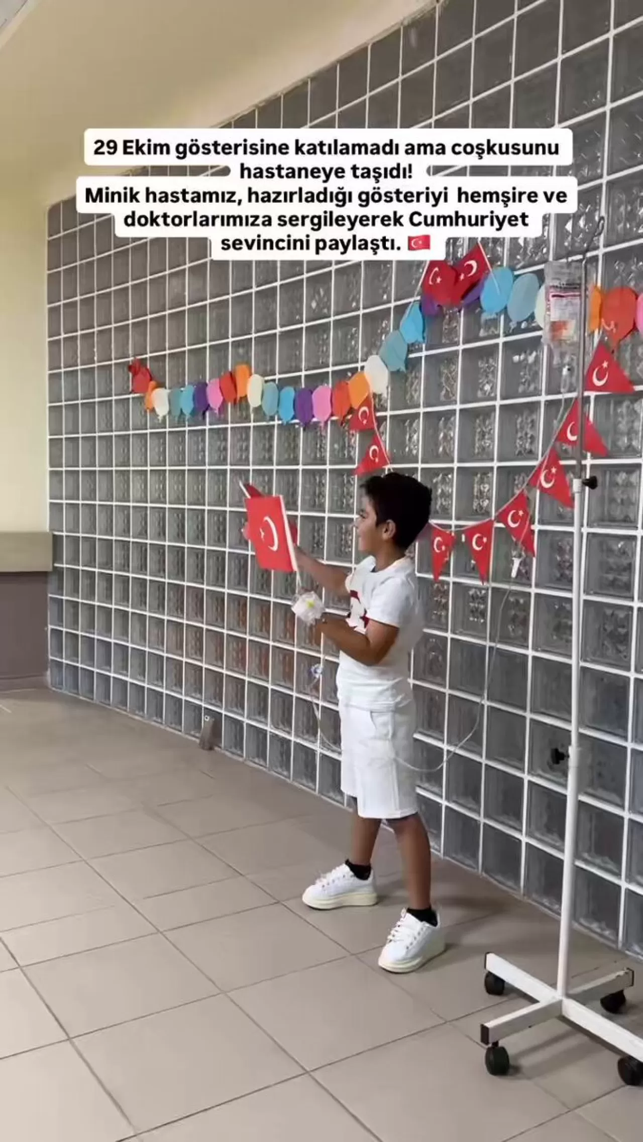 Mersin'de Minik Hasta, Cumhuriyet Coşkusunu Hastanede Sahneledi