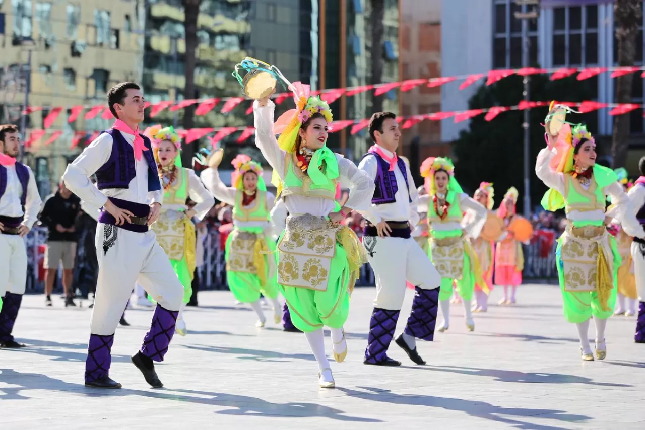 İzmir'de 14 Mart Tıp Bayramı Coşkuyla Kutlandı