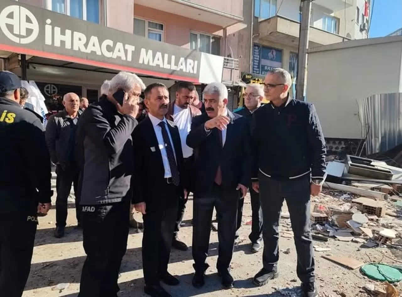 Kocaeli'de Bina Çökmesi: Sağlık Ekipleri Hızla Olay Yerine Ulaştı