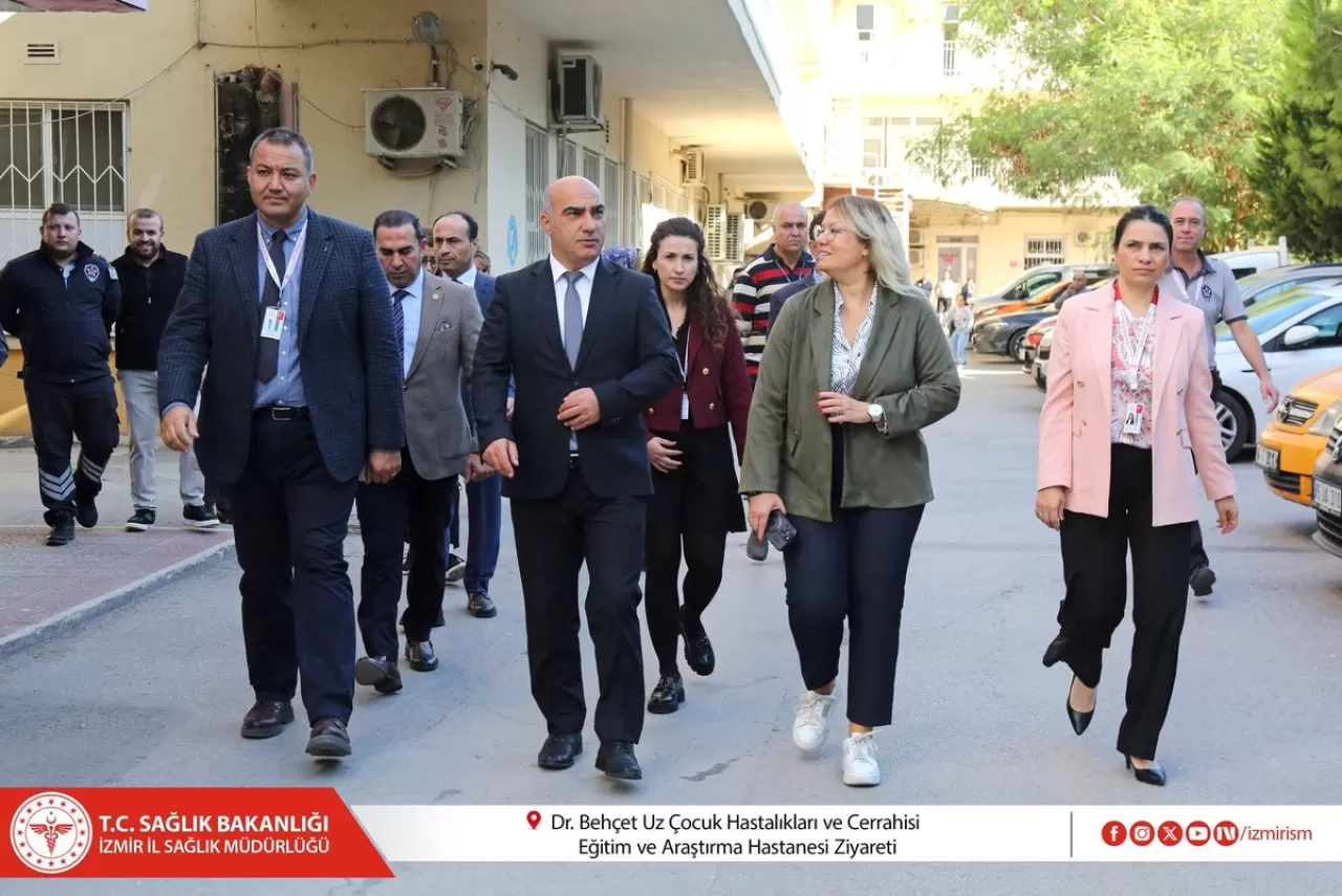İzmir Sağlık Müdürü Dr. Behçet Uz Hastanesi'nde İncelemelerde Bulundu