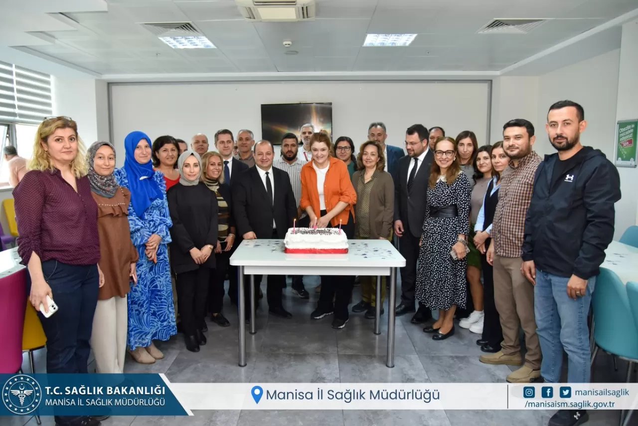 Manisa İl Sağlık Müdürlüğü Çalışanlarına Doğum Günü Sürprizi