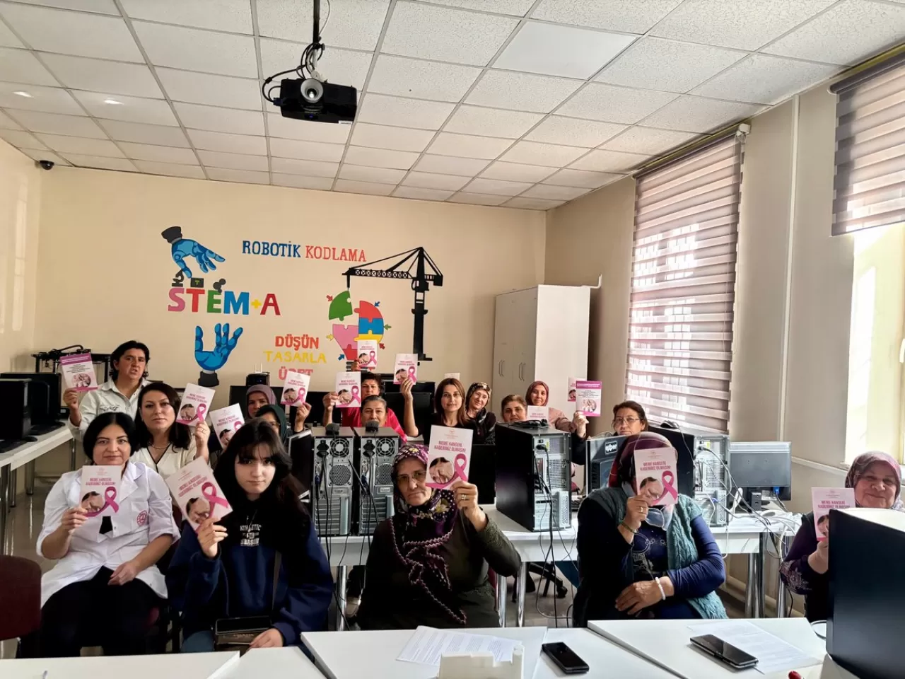 Denizli Çardak'ta Meme Kanseri Farkındalık Eğitimi Düzenlendi